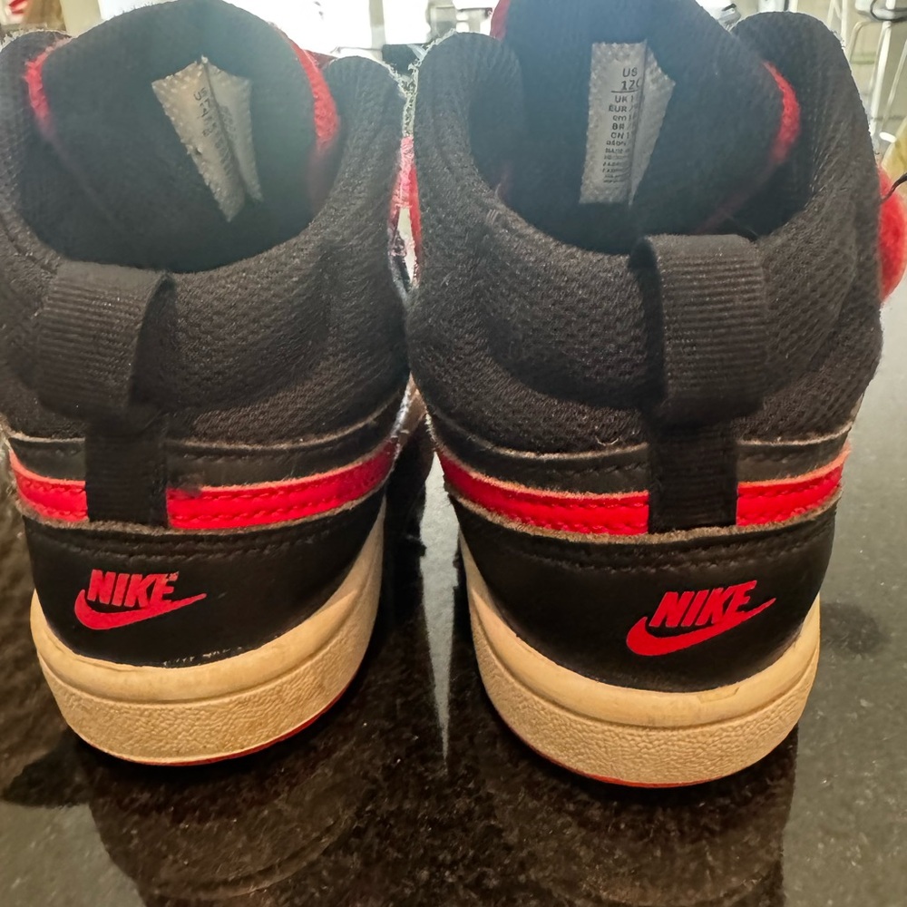 Nike Kids Black and Red Sneakers